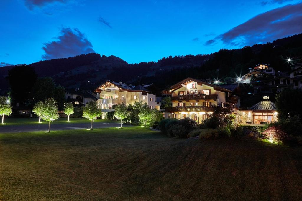 Nespecifikovaný výhled na hory nebo výhled na hory při pohledu z hotelu