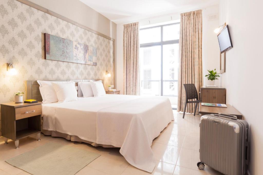 Postel nebo postele na pokoji v ubytování Alexandra Hotel