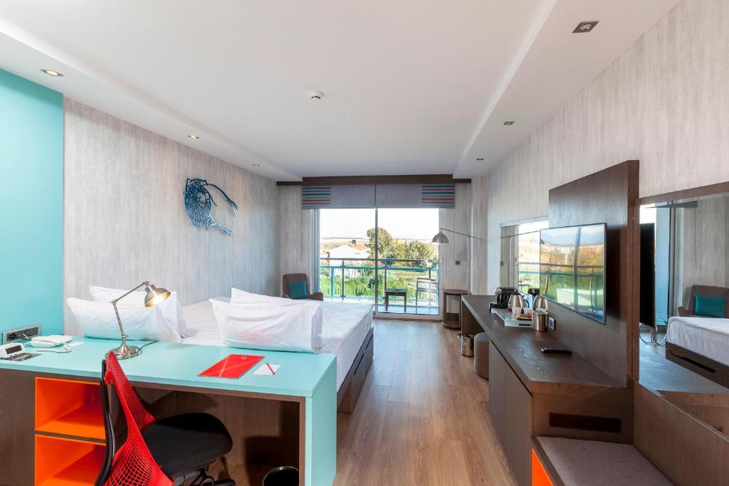 Best Western Vib Antalya Hotel - Sala De Reina Con Balcón