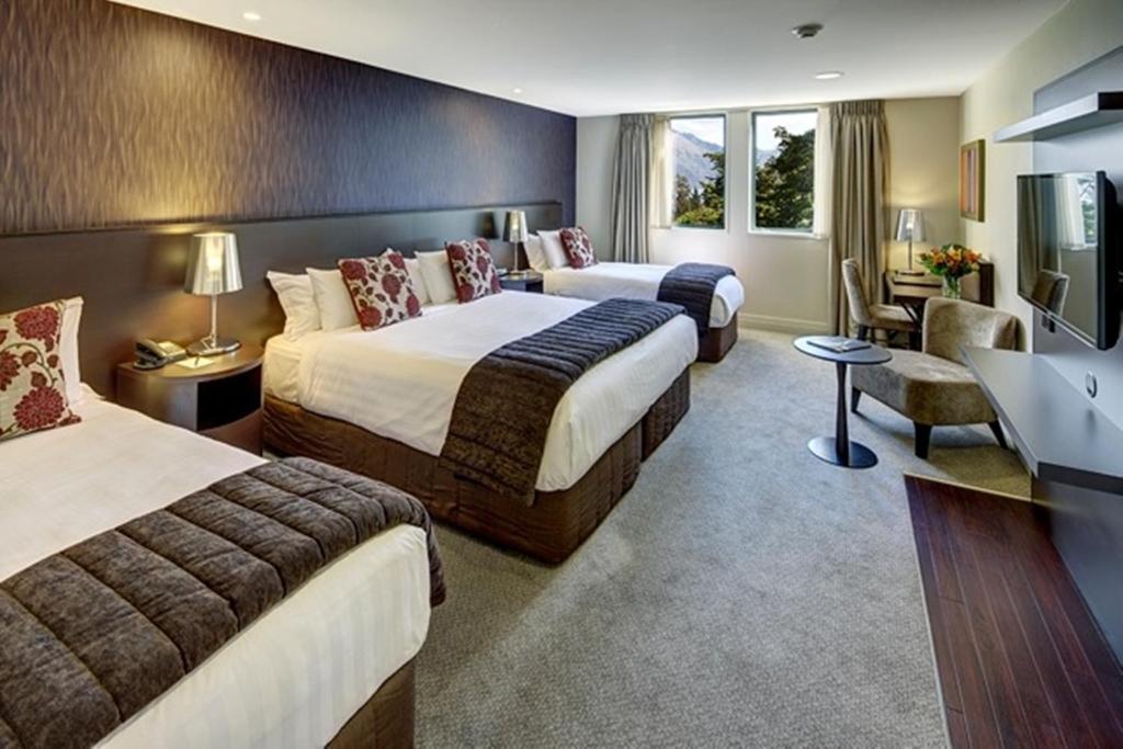 Postel nebo postele na pokoji v ubytování Rendezvous Heritage Hotel Queenstown