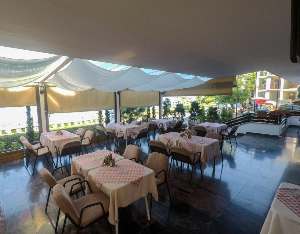 Restaurace v ubytování Hotel Dva Bisera