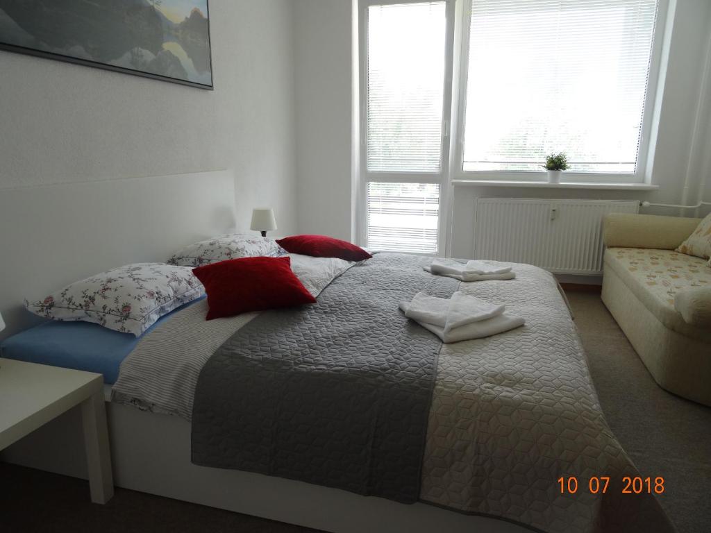 Postel nebo postele na pokoji v ubytování Apartmány Hágy L+L