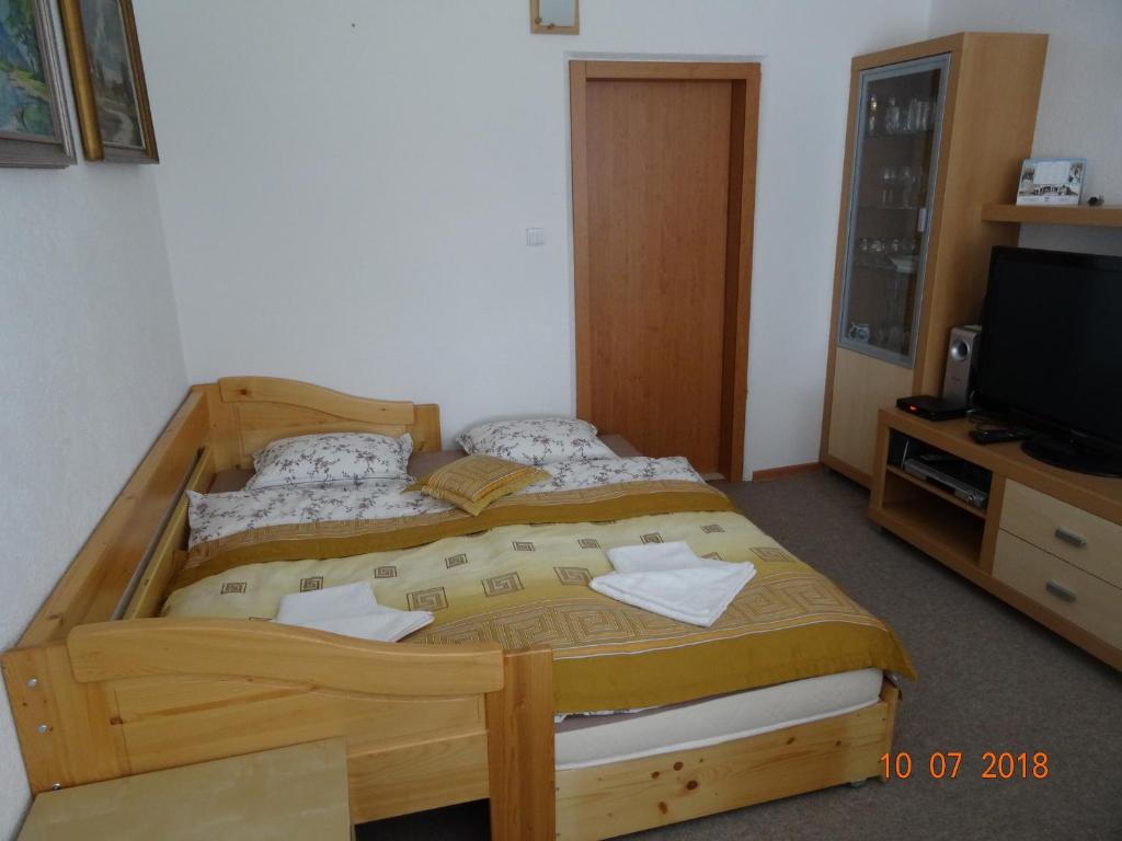 Postel nebo postele na pokoji v ubytování Apartmány Hágy L+L