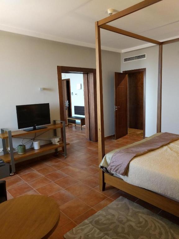Una televisión o centro de entretenimiento en Parador de Lorca