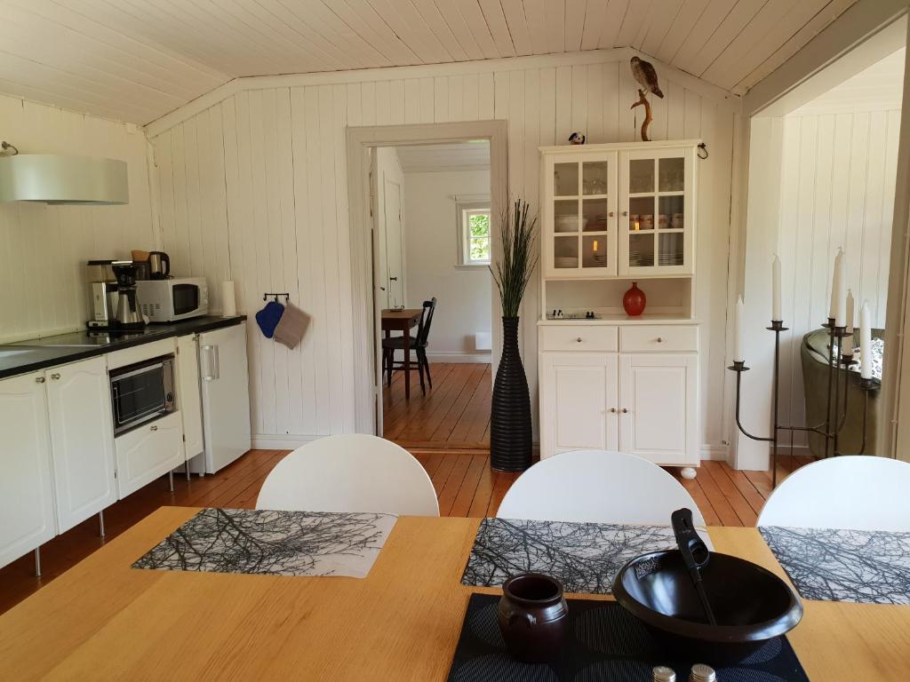 Ett kök eller pentry på Stuga, Linderöd, Kristianstad, Skåne, Bokebacken