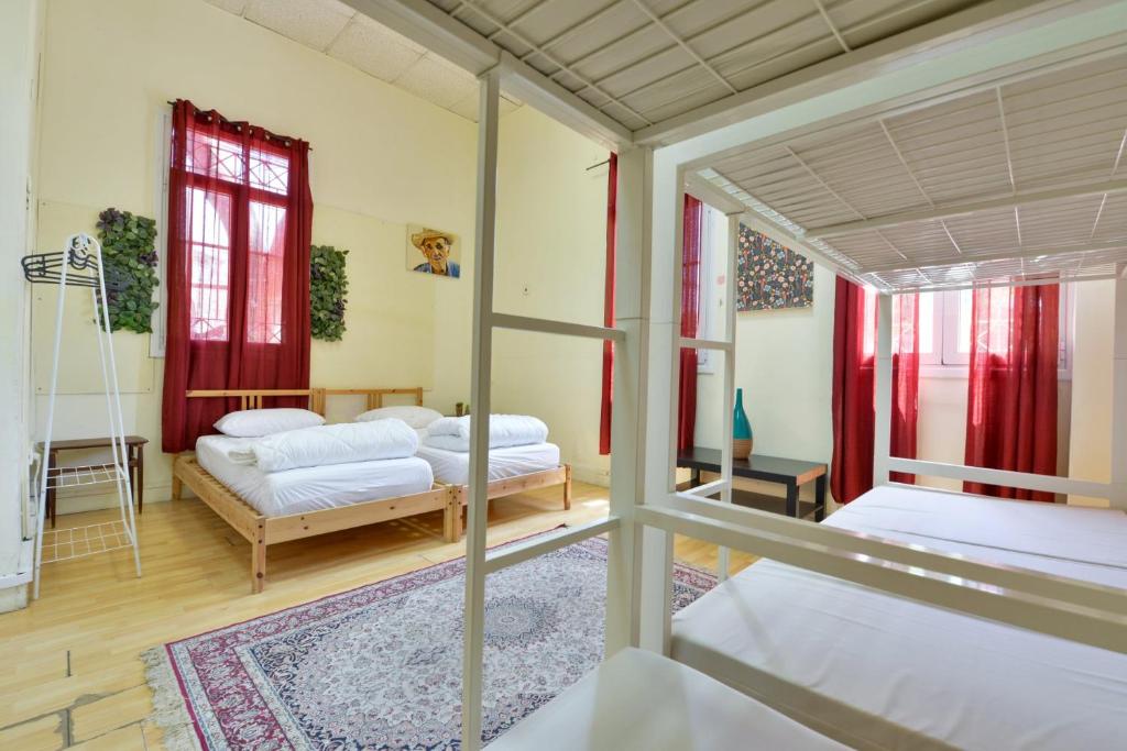 Postel nebo postele na pokoji v ubytování Roger's Hostel Tel Aviv (age 18-45)