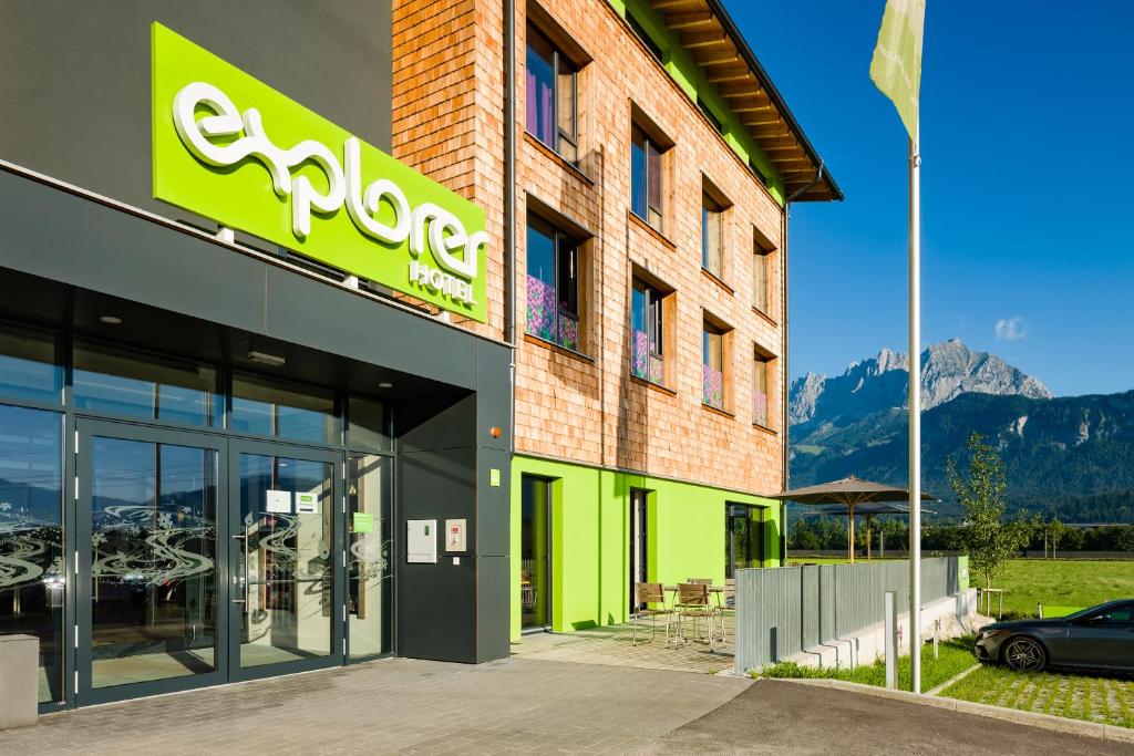 Nespecifikovaný výhled na hory nebo výhled na hory při pohledu z hotelu