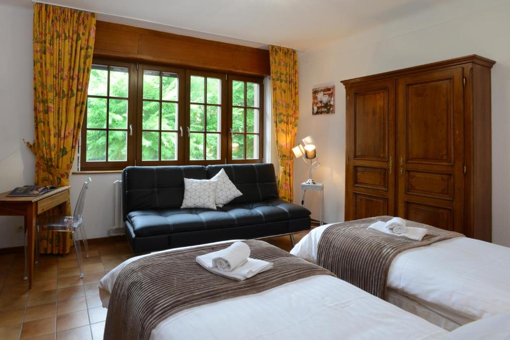 a hotel room with two beds and a couch at KAYSERSBERG city center - COTE VIGNOBLE - in Kaysersberg