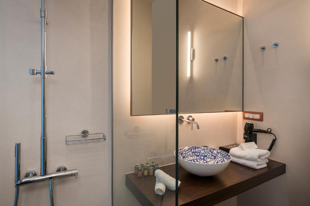 Kúpeľňa v ubytovaní Ambassadors Residence Boutique Hotel