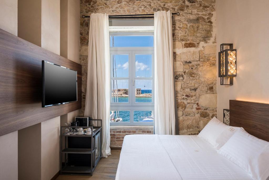 Televízia a/alebo spoločenská miestnosť v ubytovaní Ambassadors Residence Boutique Hotel