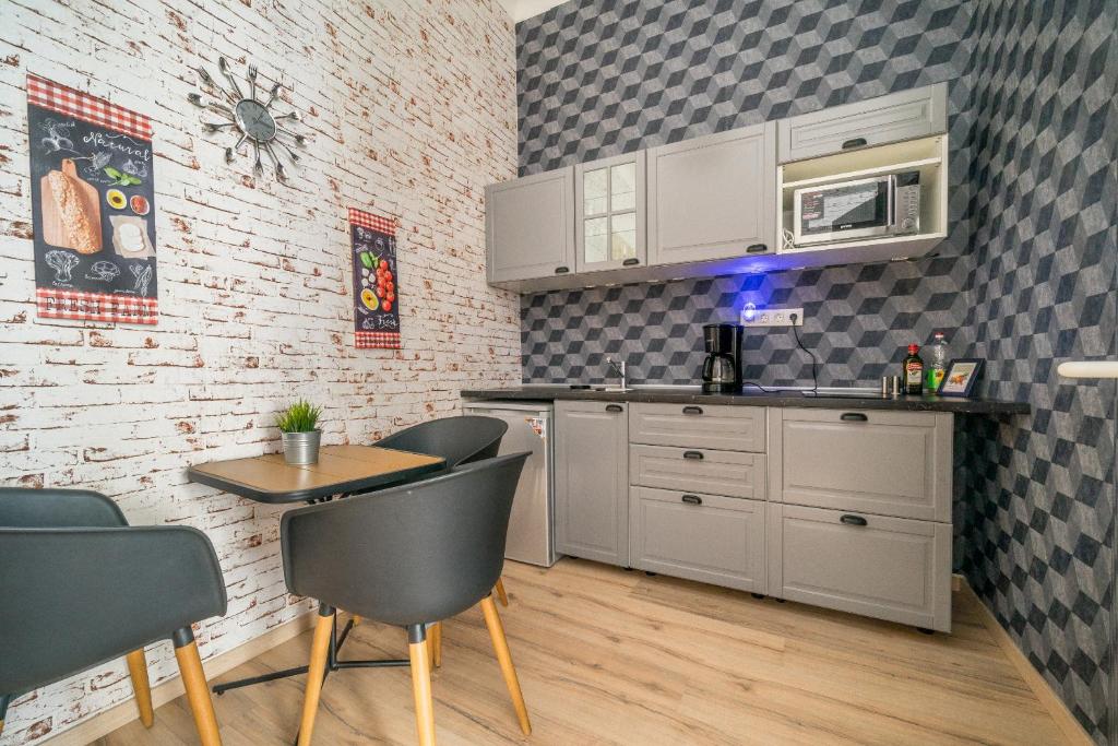 Kuchyňa alebo kuchynka v ubytovaní Susan Apartment near Blaha Lujza Square