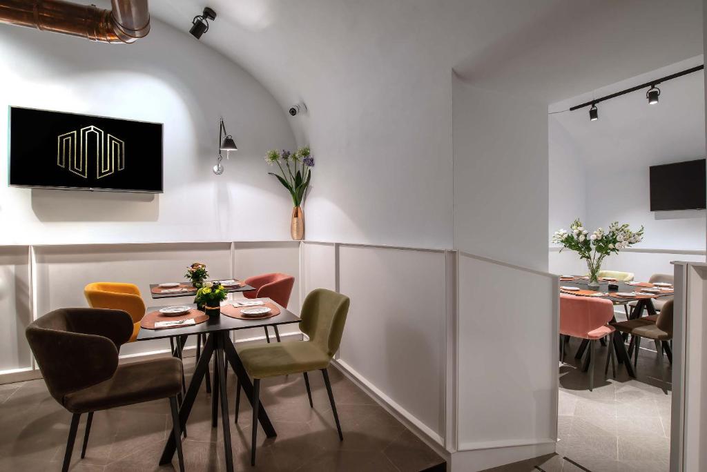 TV a/nebo společenská místnost v ubytování Navona Street Hotel