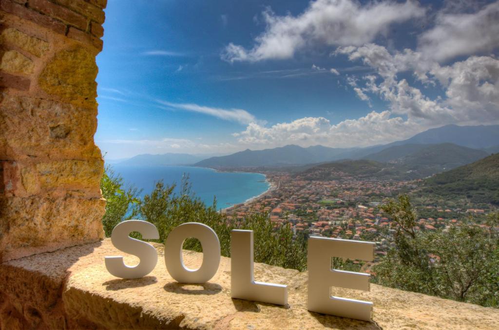 a spell sign on a wall with a view of the ocean at Villa Sole in Borgio Verezzi