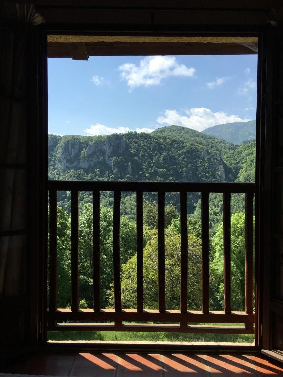 Vista general d'una muntanya o vistes d'una muntanya des de la casa o xalet