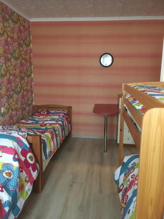 Postel nebo postele na pokoji v ubytování Mustvee Kortermajutus