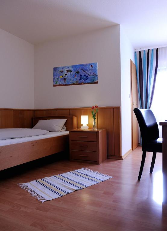 Postel nebo postele na pokoji v ubytování Hotel Restaurant zum Schlossberg