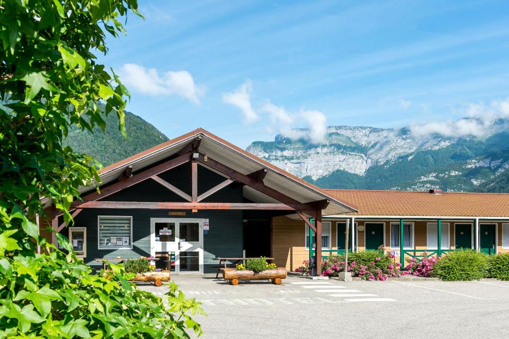 Nespecifikovaný výhled na hory nebo výhled na hory při pohledu z hotelu
