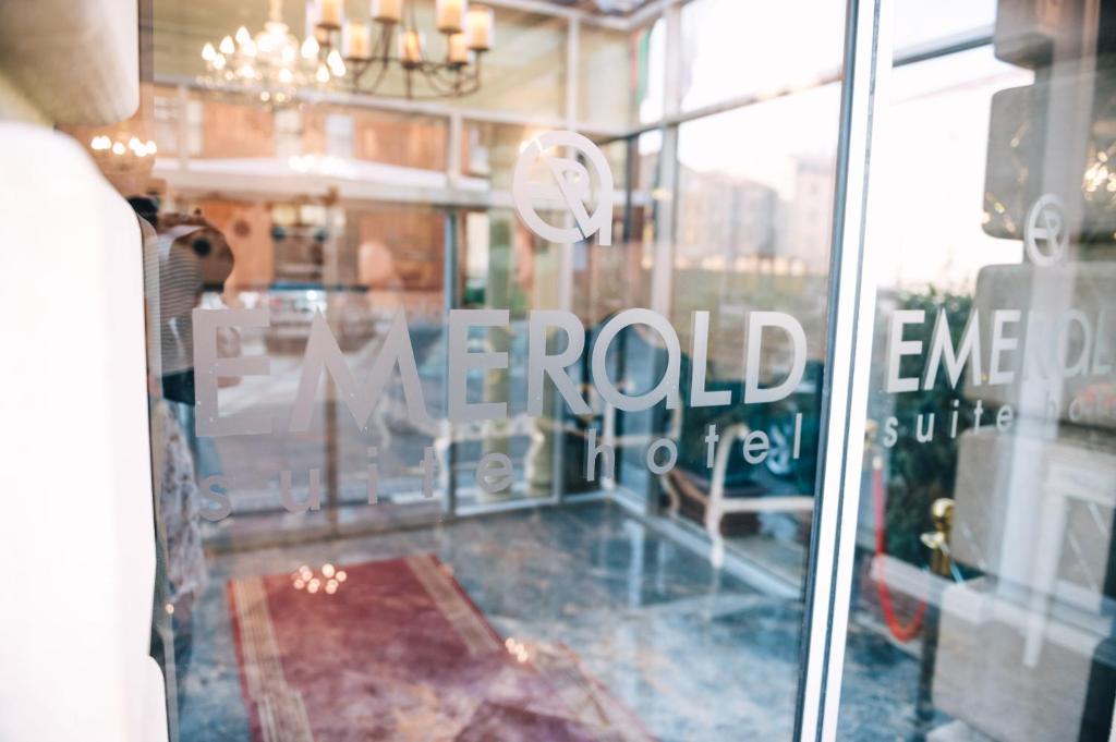 امکانات Emerald Suite Hotel - تصویر ۴