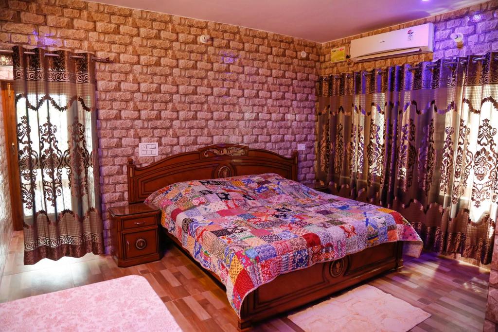 Postel nebo postele na pokoji v ubytování Pushkar Cooking Art and Home Stay