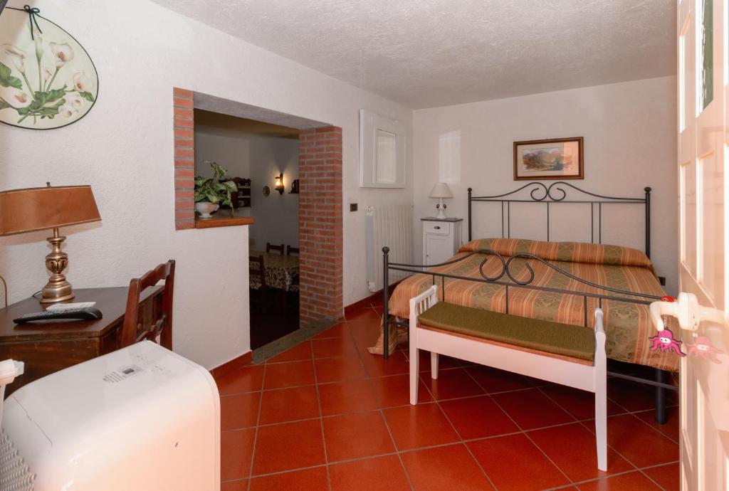 A bed or beds in a room at Casale Gli Ulivi