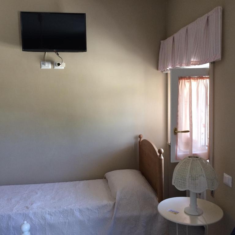 Postel nebo postele na pokoji v ubytování Villa L'Ottagono con cucina parcheggio privato telecamerizzato e wifi
