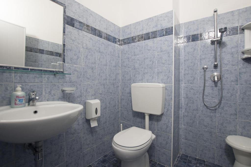 Koupelna v ubytování Hotel Edelweiss