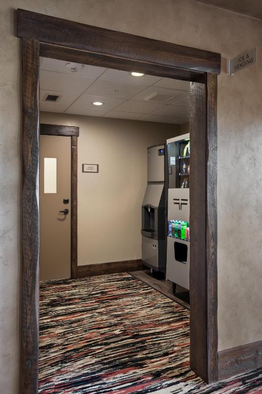 Glacier International Lodge photo