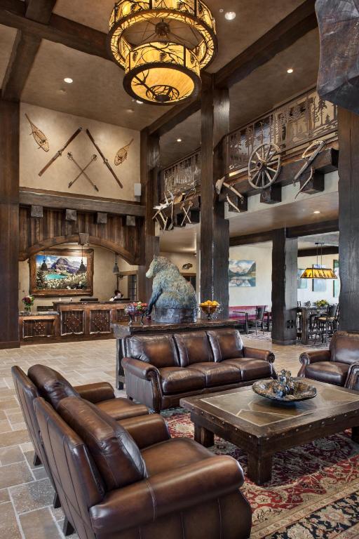 Glacier International Lodge photo