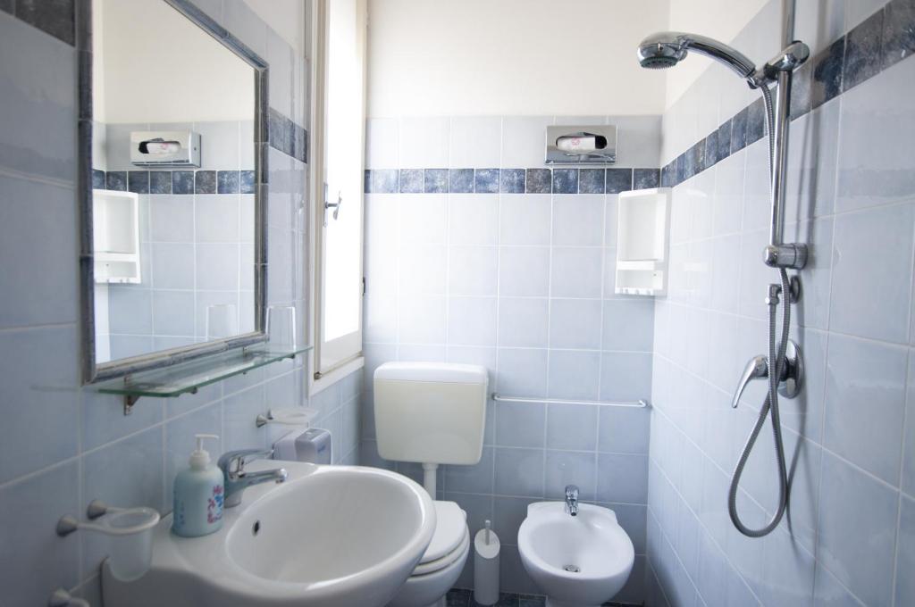 Koupelna v ubytování Hotel Edelweiss