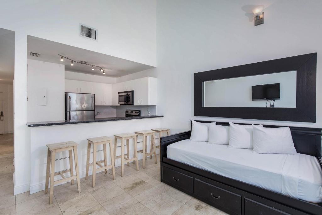 New Point Miami Beach Apartments - Suite With City View