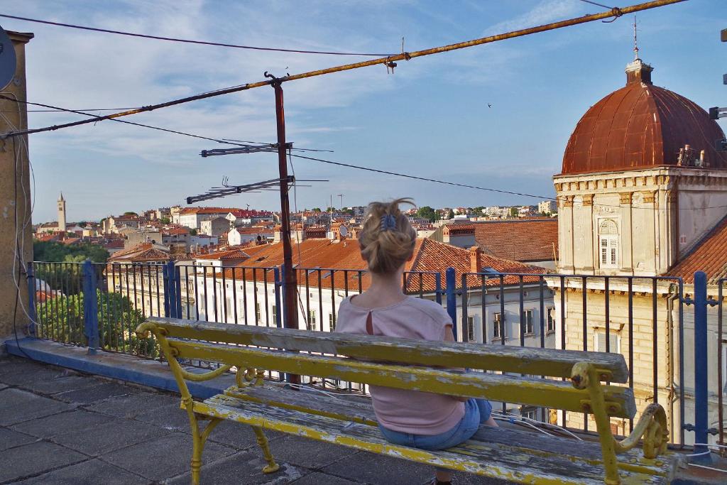 Nespecifikovaný výhled na destinaci Pula nebo výhled na město při pohledu z apartmánu