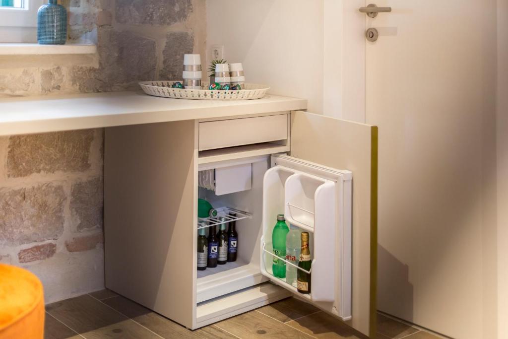 Kuchyň nebo kuchyňský kout v ubytování Miara Luxury Rooms