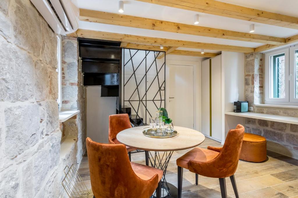 Kuchyň nebo kuchyňský kout v ubytování Miara Luxury Rooms