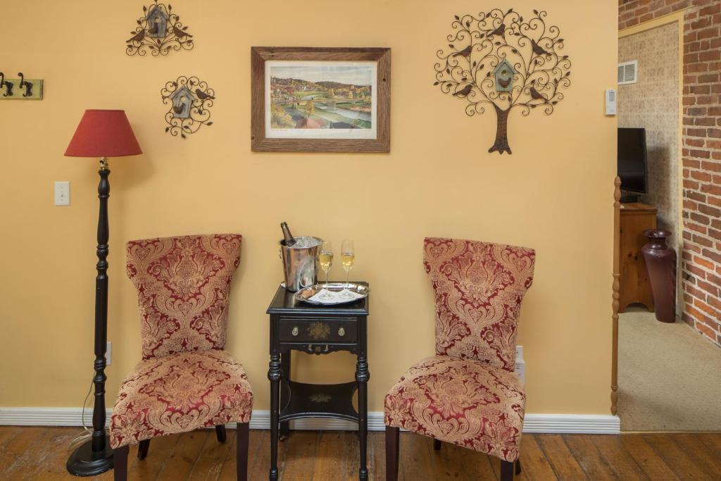 Farmers Guest House - King Suite (Charlotte)