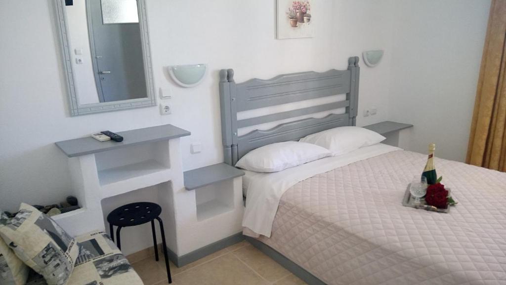 Postel nebo postele na pokoji v ubytování Skyros Koxilas Studios