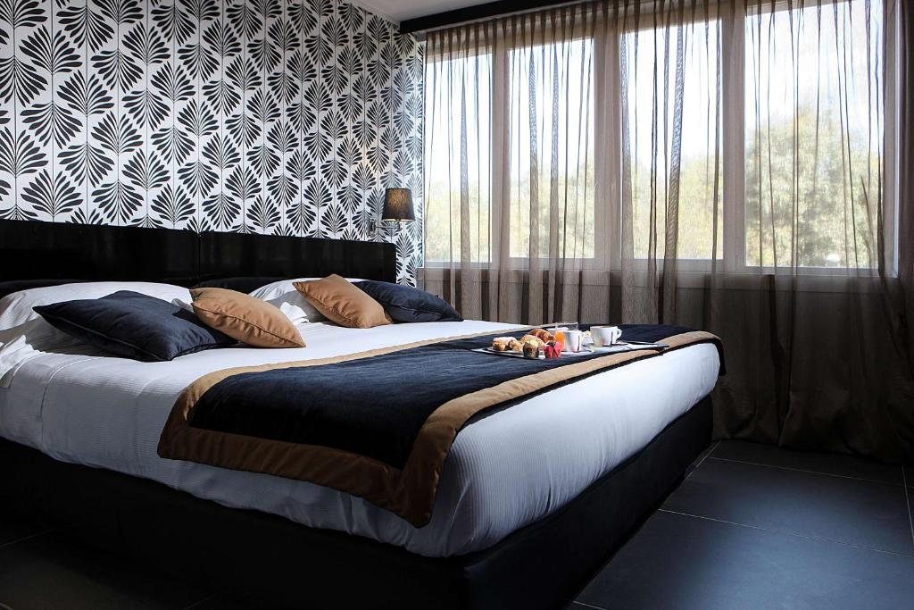 a large bed in a bedroom with a large window at Best Western JFK Hotel in Naples