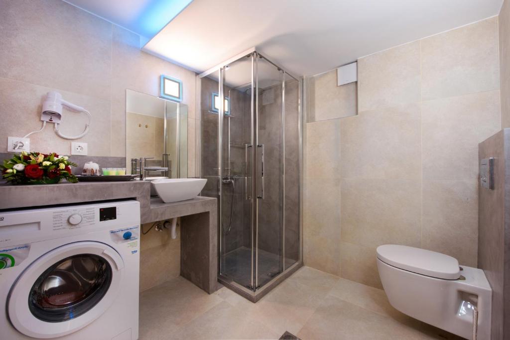 Angelo Del'Arte Estate - 15