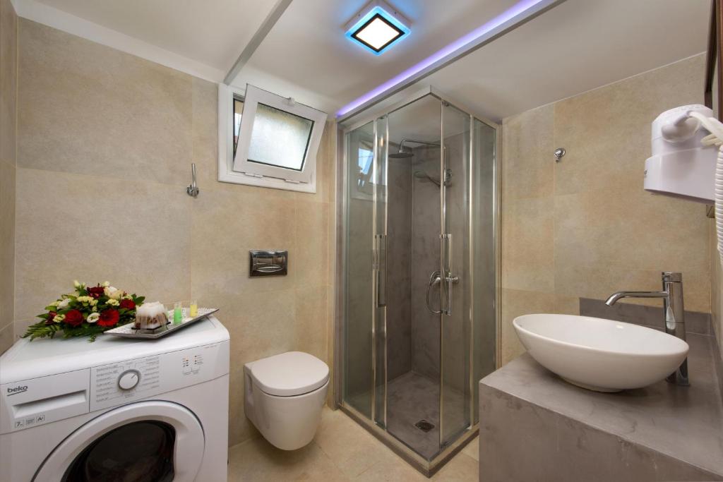 Angelo Del'Arte Estate - 18