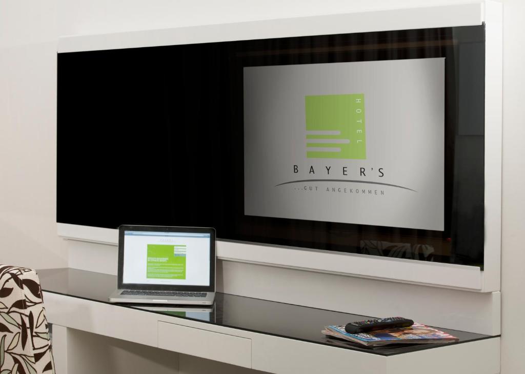 TV a/nebo společenská místnost v ubytování Hotel Bayer's