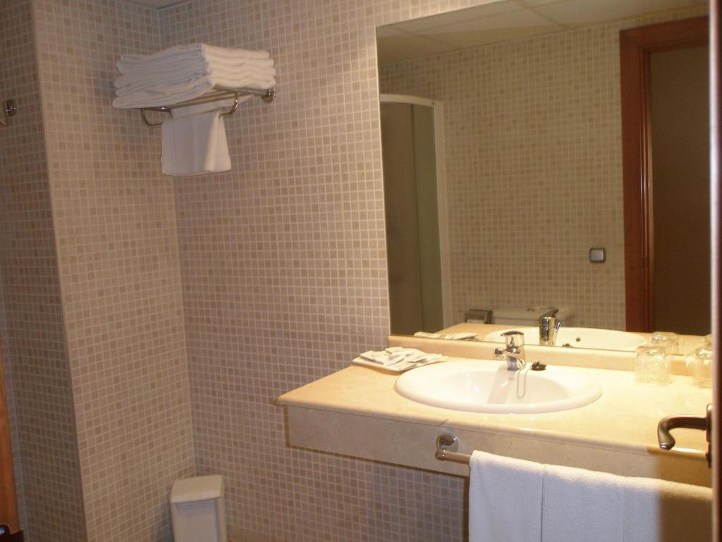 Koupelna v ubytování Hotel Torre Monreal