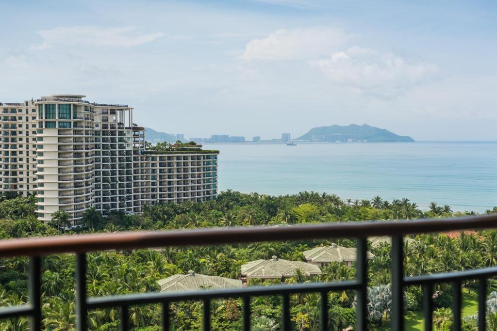 Howard Johnson Resort Sanya Bay - Deluxe King Room Mit Meerblick