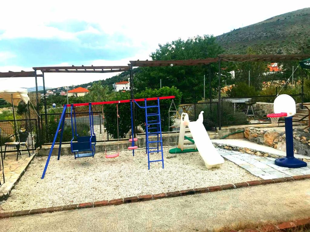 Afbeelding uit fotogalerij van Holiday Home Listeši in Trogir