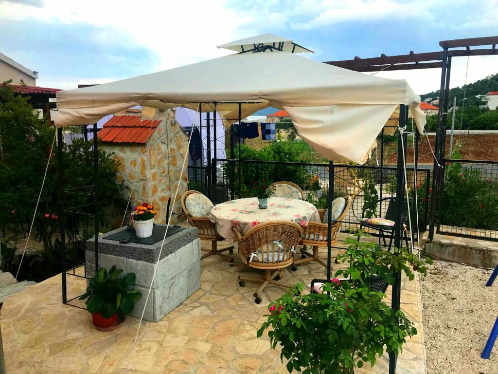 Fotografia z galérie ubytovania Holiday Home Listeši 1 v Trogiri