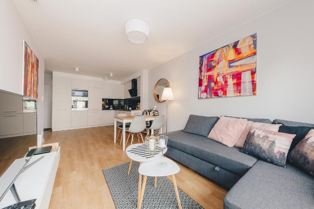 Kuchyň nebo kuchyňský kout v ubytování oompH Warsaw Downtown Apartments