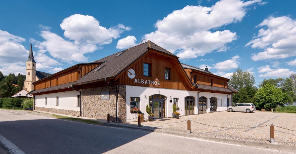 Budova, v ktorej sa hotel nachádza
