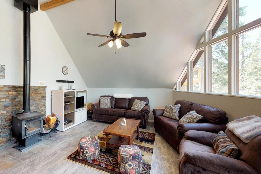 Vacation Home Castle Rock Cabin Big Bear Lake Ca Booking Com