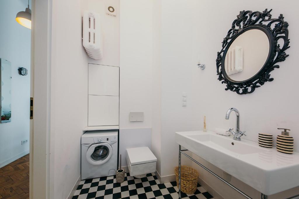 oompH Warsaw Central Elegant Apartment - 3