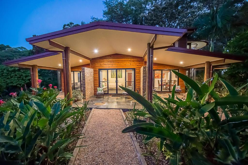 a home with a pathway leading to the front door at The Figs Byron in Brunswick Heads