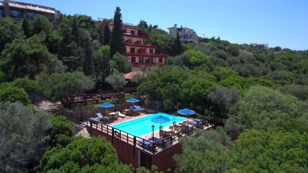 Vista de la piscina de Efta Anemi - Benovias o alrededores