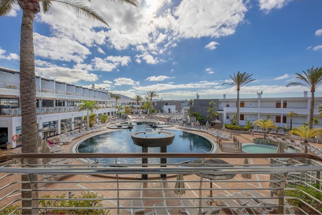 Bazén v ubytování Hotel Mirador Papagayo by LIVVO nebo v jeho okolí
